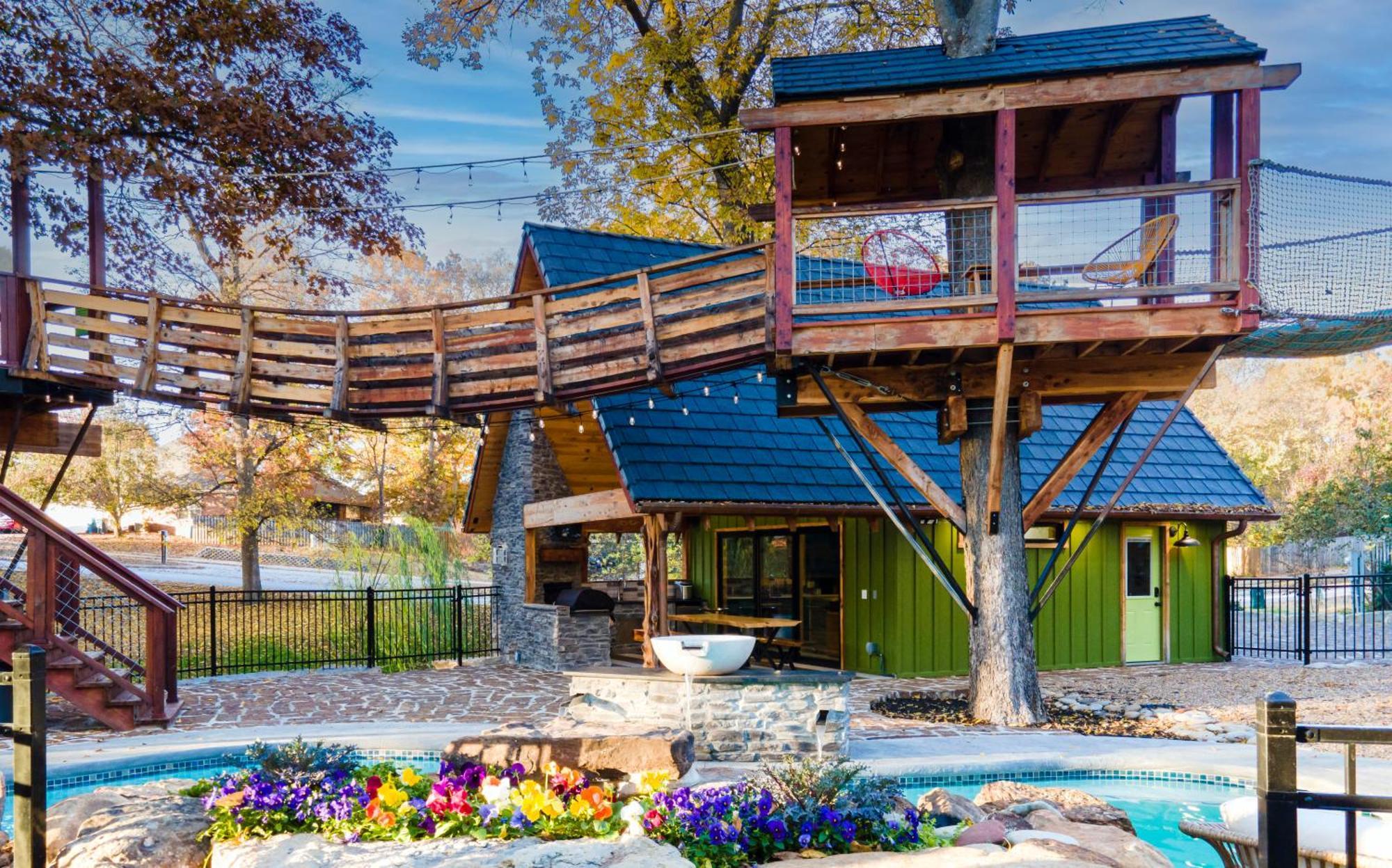 The Tree House In Бентънвил Екстериор снимка