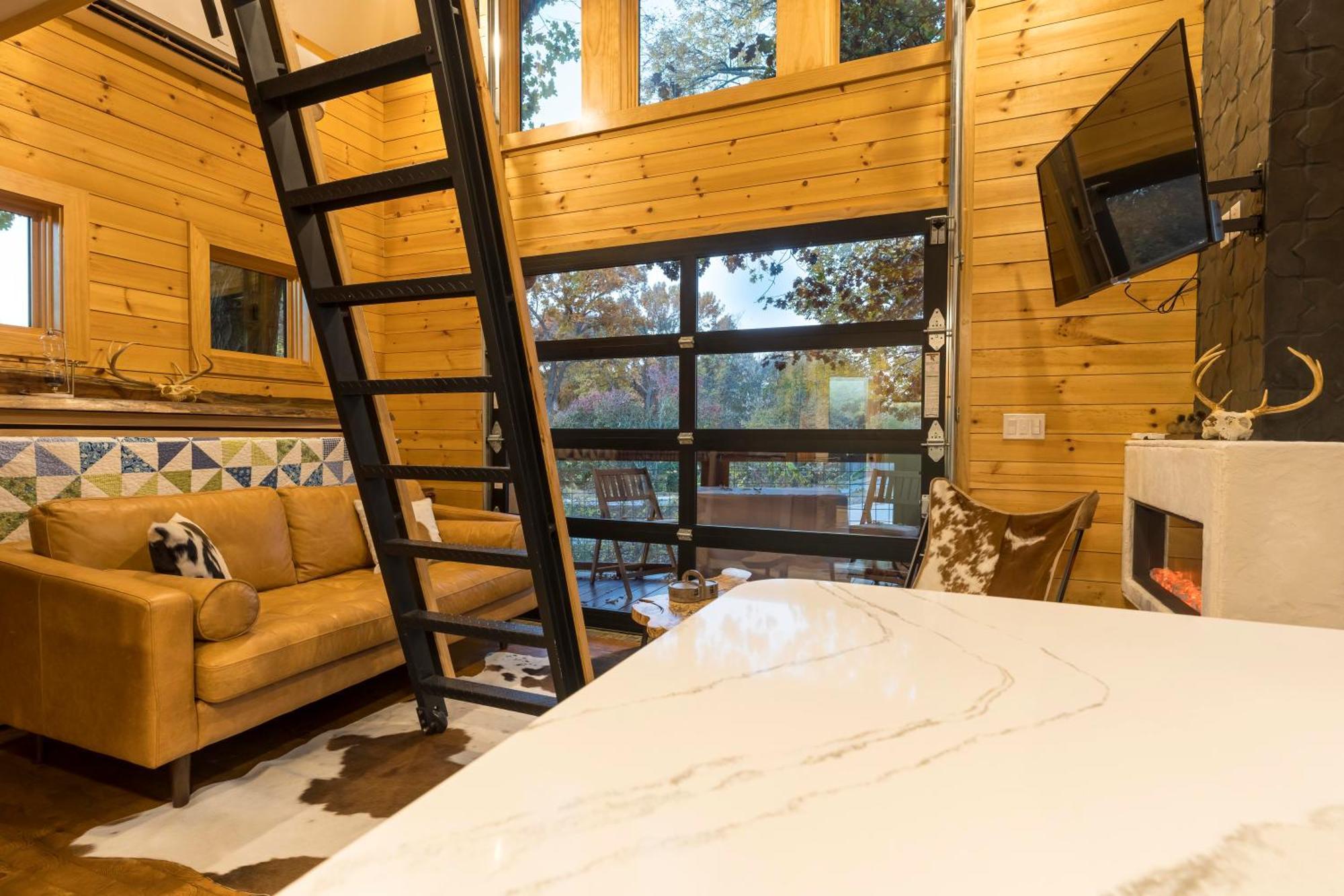 The Tree House In Бентънвил Екстериор снимка